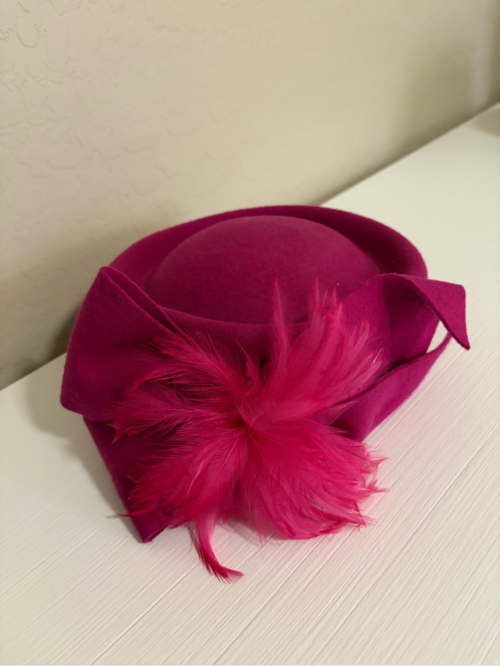 NWT💗🦩100% Wool Sarasota Fuchsia Cocktail Derby British Feather Hat🦩💗